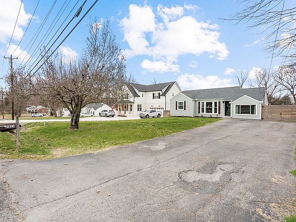 3rd image of 2824 Colonial Cir