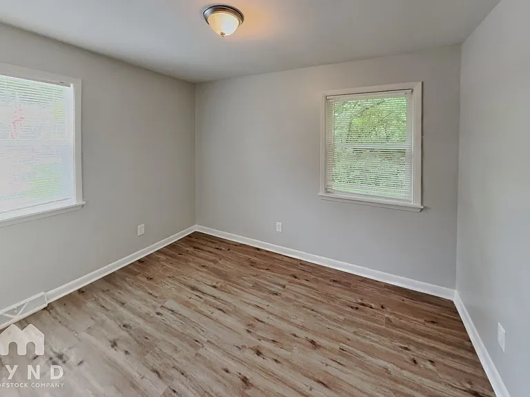 2405 Longleaf Dr — Photo 8