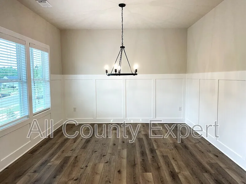 4 bed, 2.5 bath, 2138 sqft, $2,295 — Photo 2
