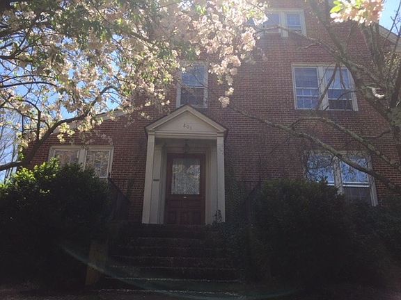 2nd image of 801 Oak Ln