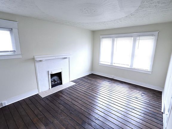 2nd image of 555 Brittain Rd