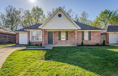 2551 Parkview Dr Photo 1