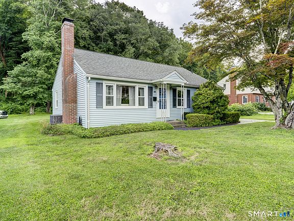3rd image of 512 Pleasant Street