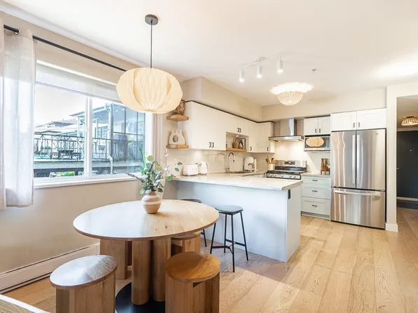 3174 Prince Edward St, Vancouver, BC V5T 3N6
