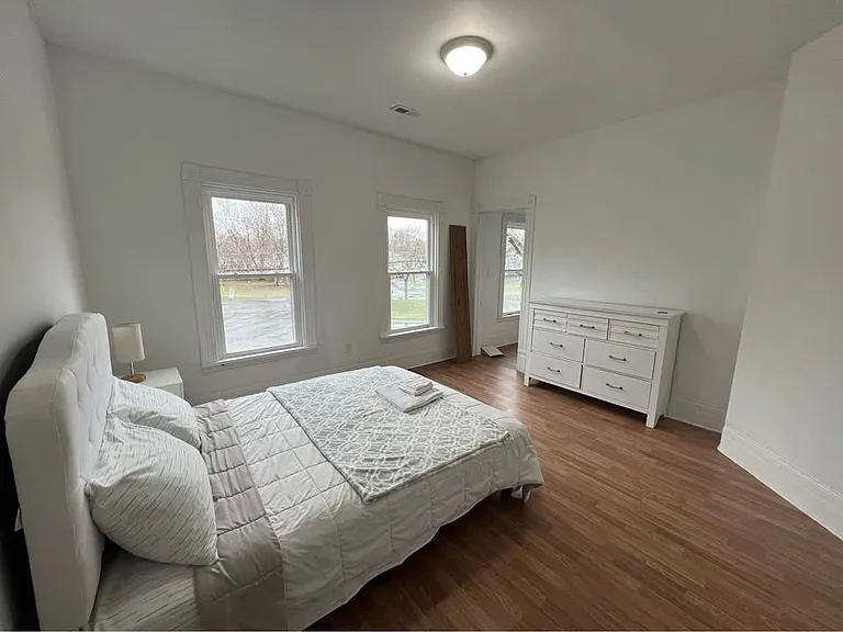 100 Davis St #2 — Photo 2