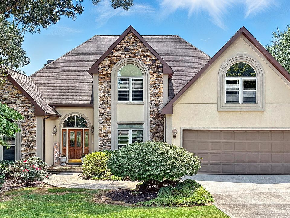 1st image of 705 Lago Cir