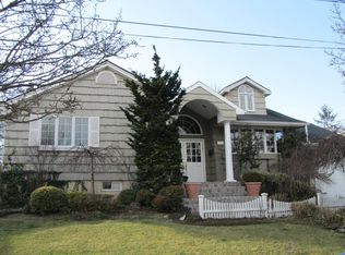 18 Rose Ln, East Rockaway, NY 11518