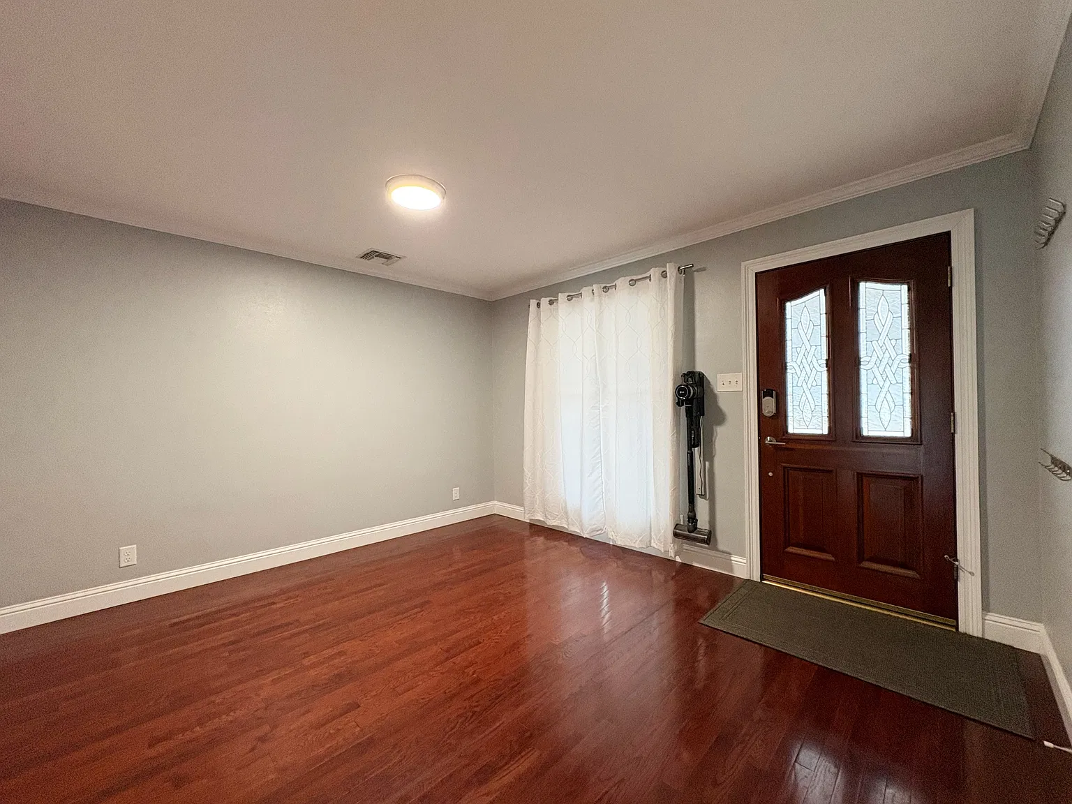 3 bed, 2.5 bath, 2012 sqft, $2,550 — Photo 3