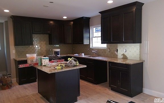2nd image of 35 Amsterdam St