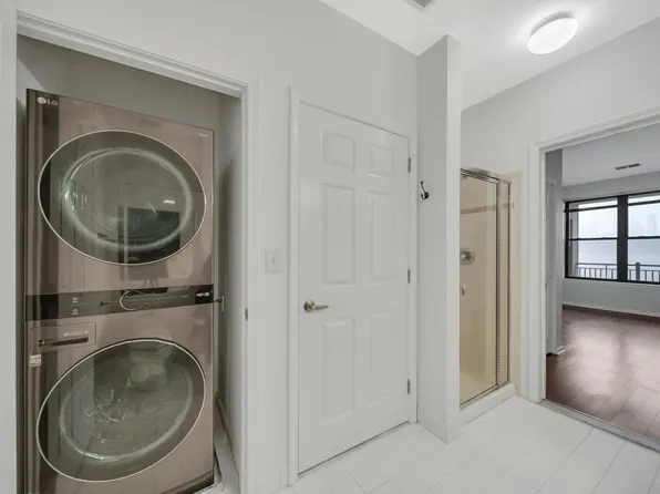 24 Avenue At Port Imperial image 14 of 28