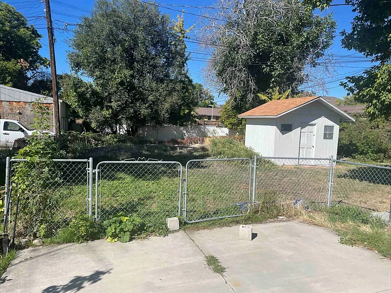 343 N 600 W — Photo 11