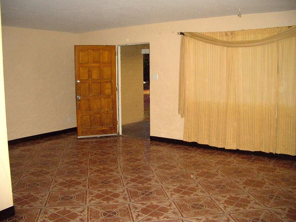 2nd image of 1336 E Clarendon Ave