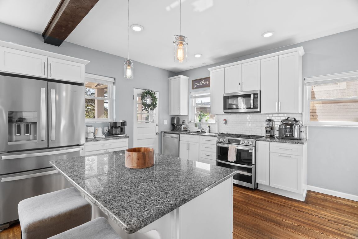 11-Kitchen