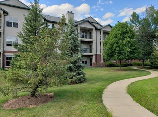 352 Whitewater Dr #302, Bolingbrook, IL 60440