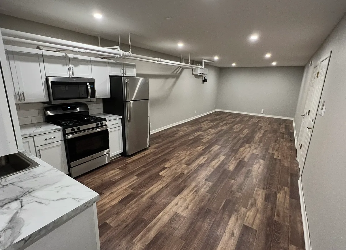 Building Photo - 410 1st St #5