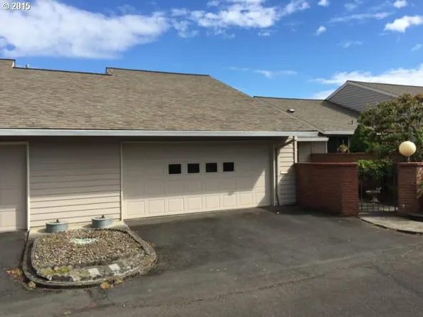 16860 SW Camino Ln, King City, OR 97224