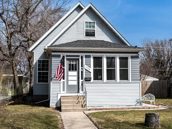 1506 University Ave, Grand Forks, ND 58203