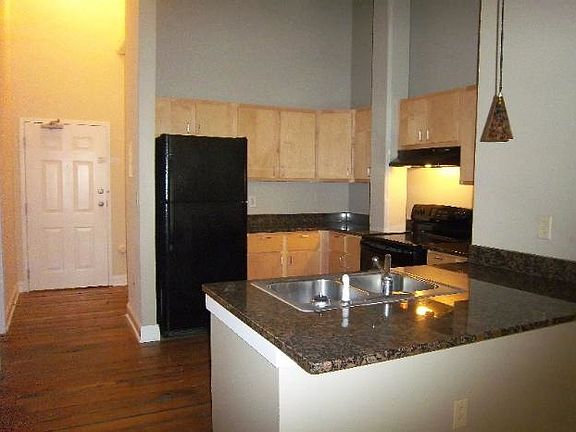3rd image of 808 44th St APT 109