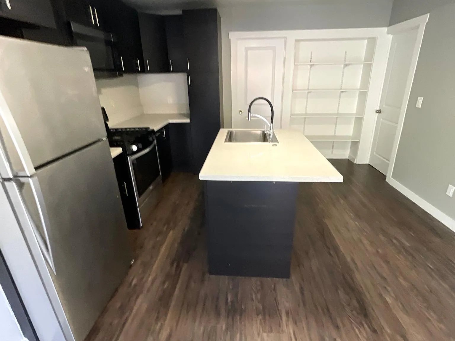 639 Linden Ave — Photo 3