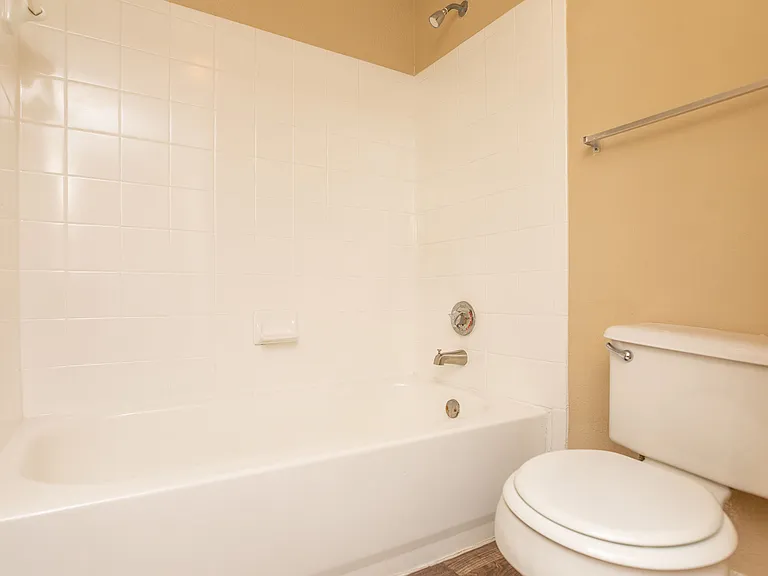 8100 Huebner Rd — Photo 18