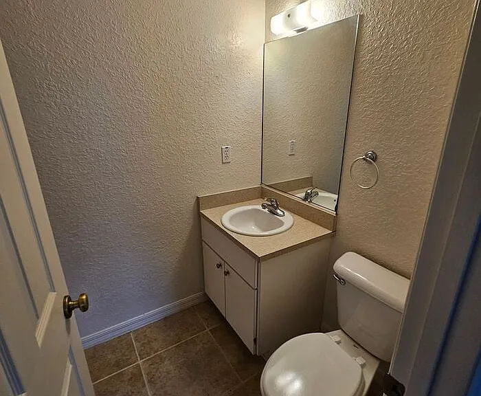531 NE 28th Ave #100 — Photo 7