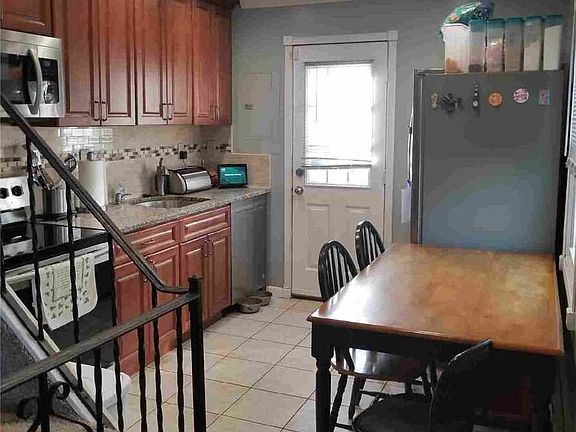 4th image of 32 Snapdragon Ln