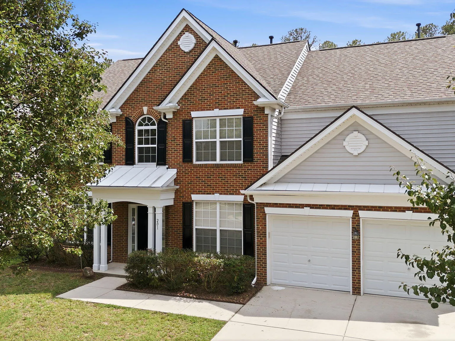 4 bed, 2.5 bath, 2550 sqft, $2,795 — Photo 3