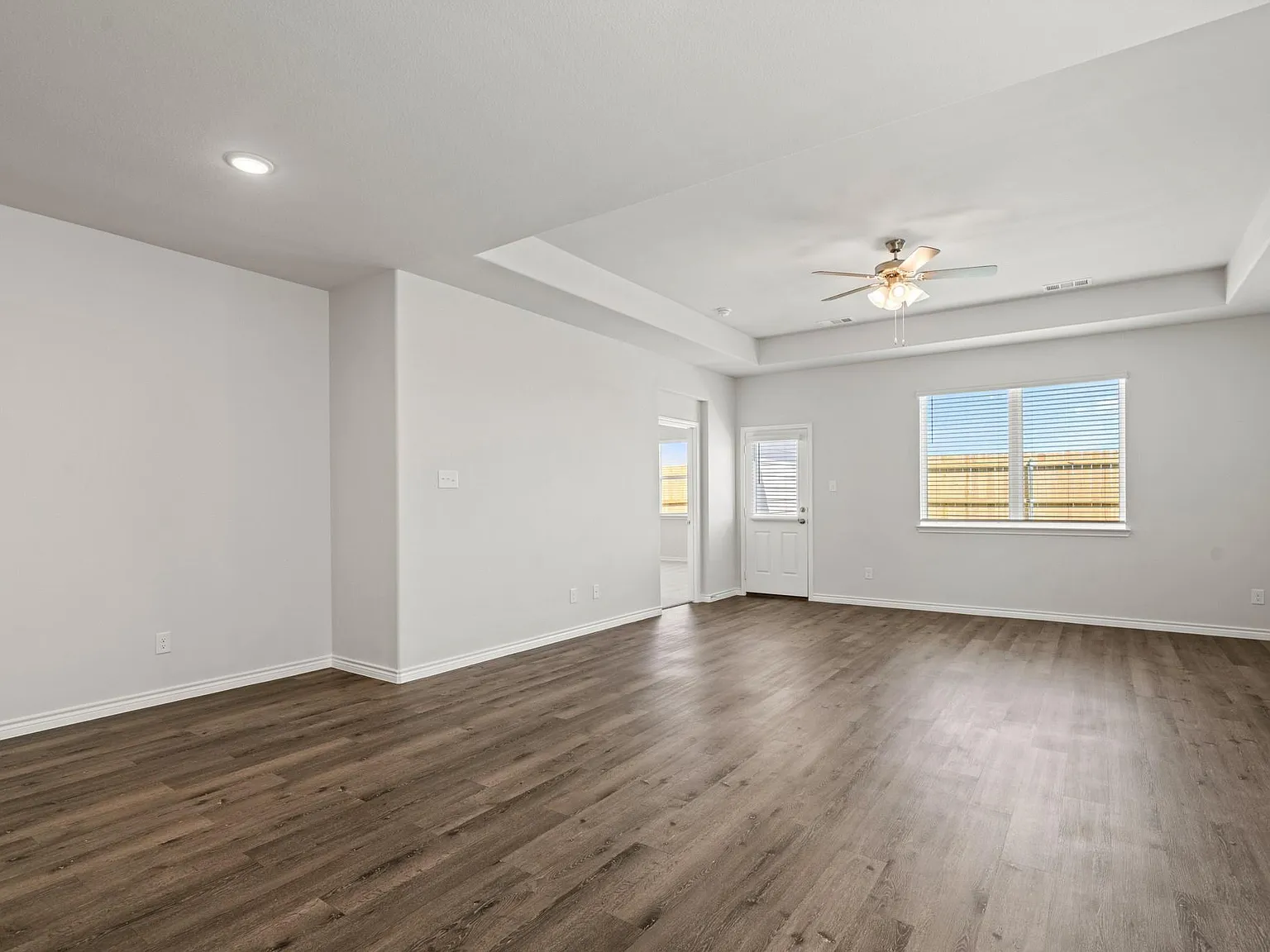 3 bed, 2.0 bath, 1820 sqft, $2,000 — Photo 4
