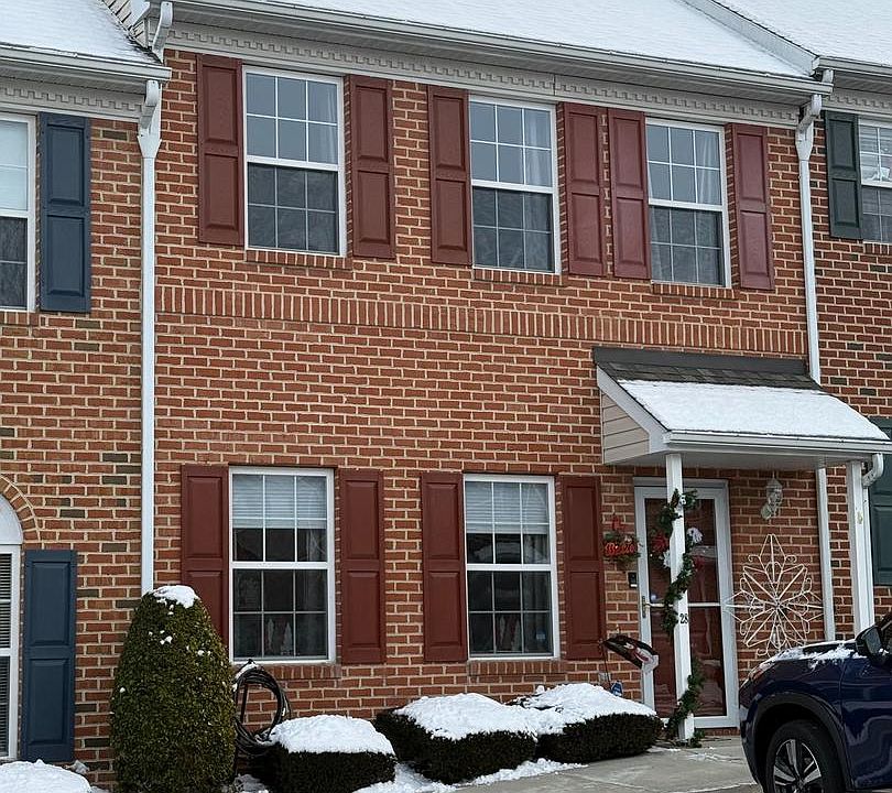 1st image of 28 Charlemont Ct