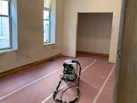 5th image of 1021 N Sacramento Ave