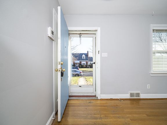 3rd image of 3408 Griffin Ave