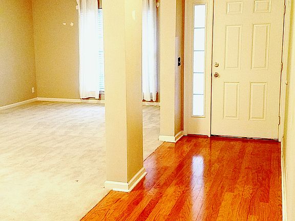 Foyer and 2 family area