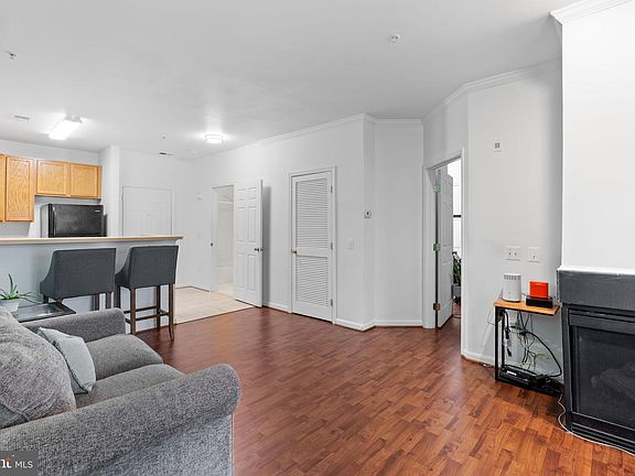 5th image of 15616 Everglade Ln APT 303