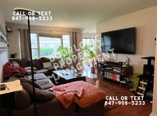 408 Woodview Cir APT B, Elgin, IL 60120