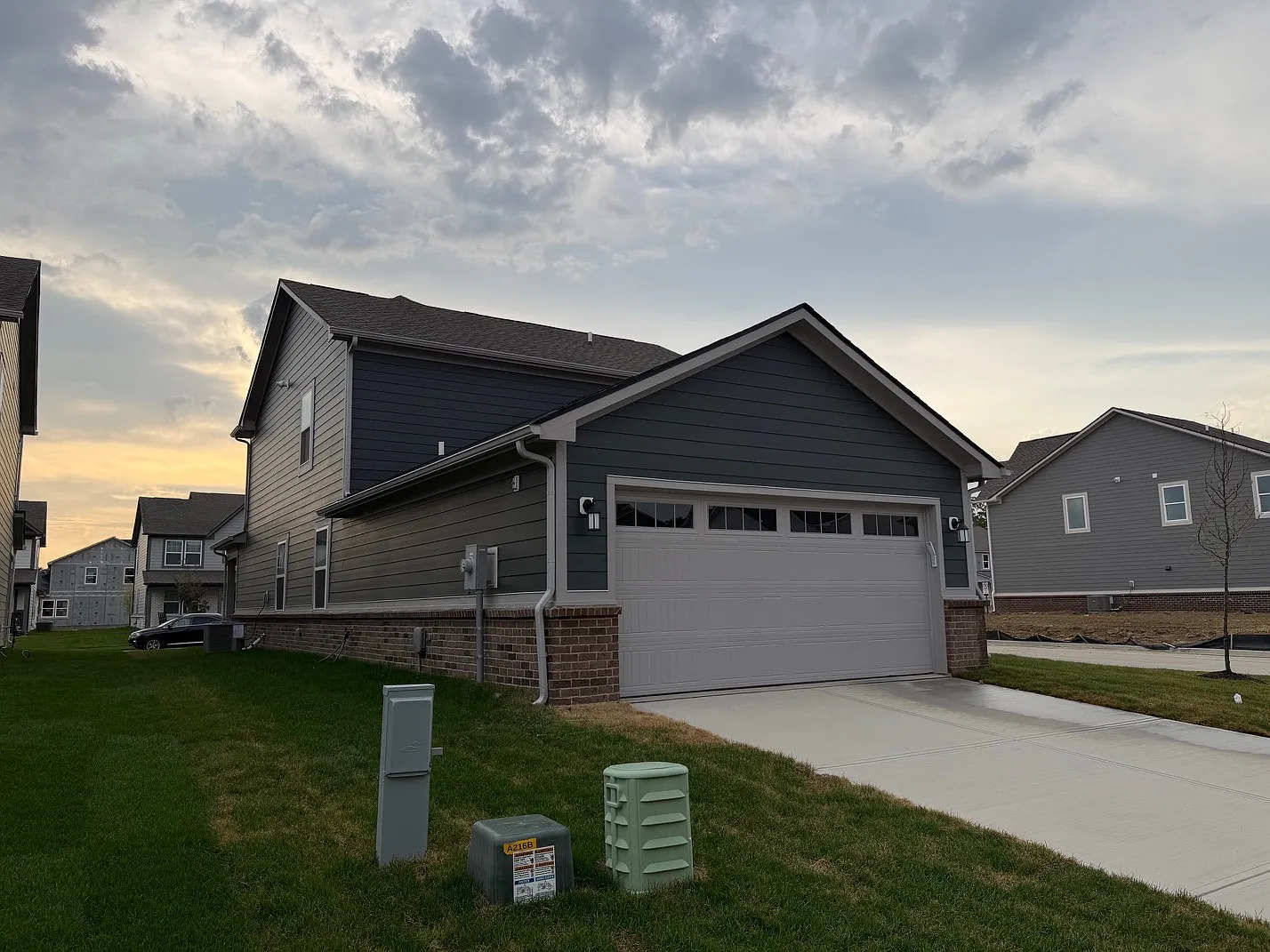 4 bed, 2.5 bath, 2255 sqft, $2,475 — Photo 3