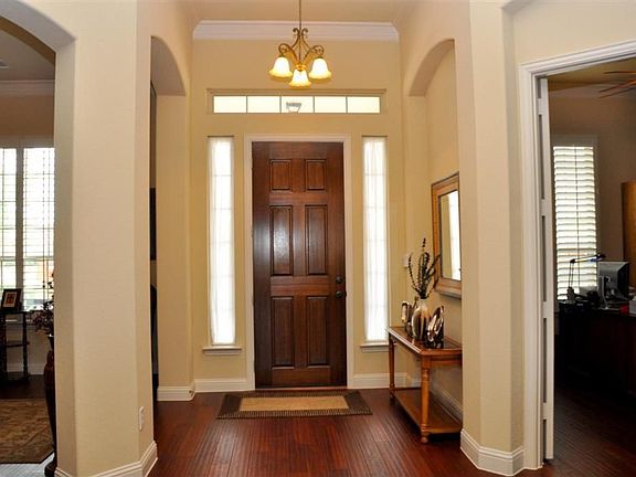 3rd image of 615 Chalk Hill Ln