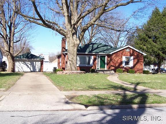 2nd image of 733 Henry St