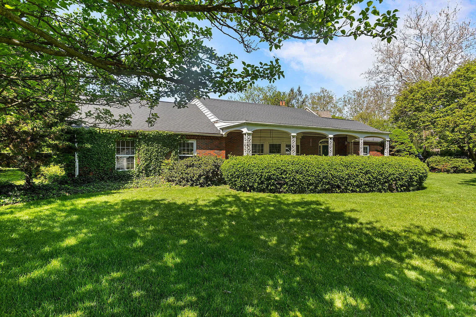 77 Greencroft Dr photo 1