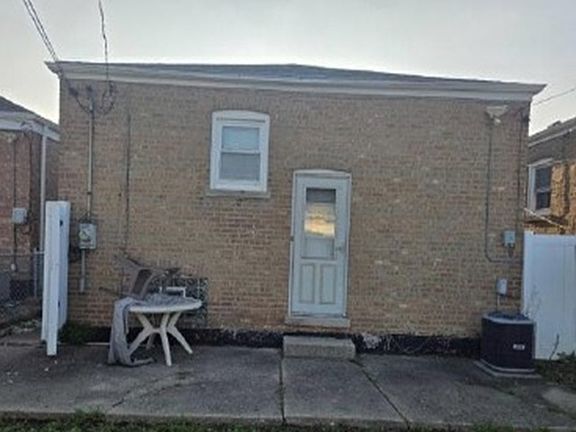 3rd image of 4918 S Kilpatrick Ave