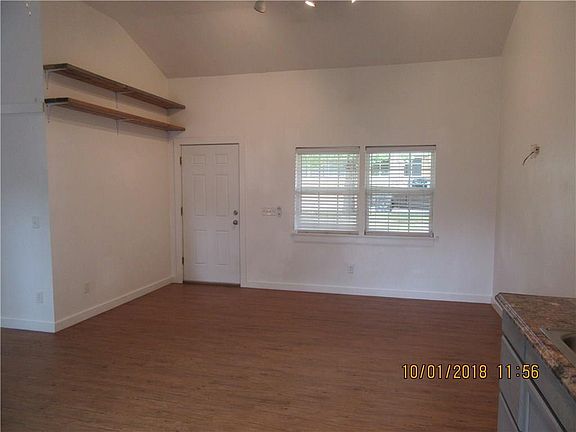 5th image of 851 S Wright St