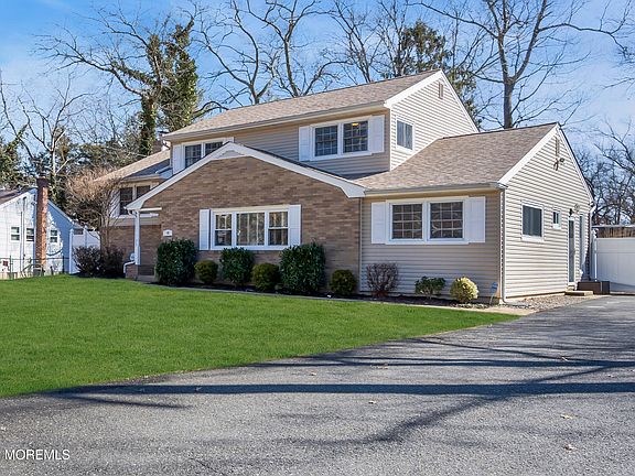 2nd image of 48 Oakside Drive