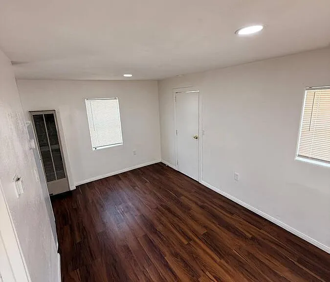 503 E Park St — Photo 3