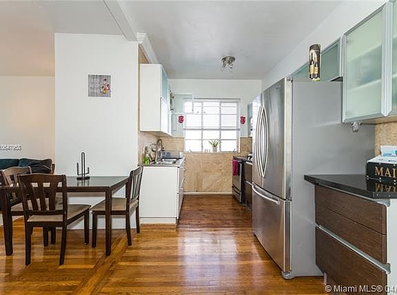 3rd image of 825 Jefferson Ave APT 3