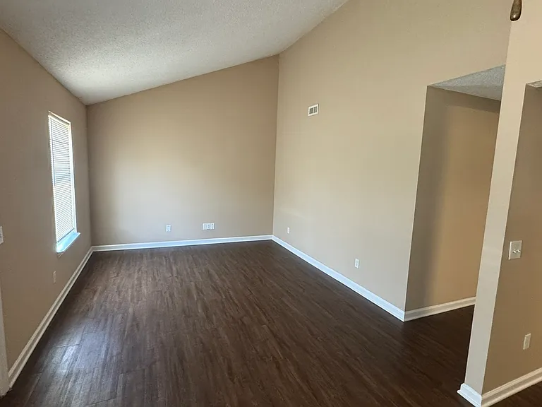 205 Anthony Ln #21 — Photo 5