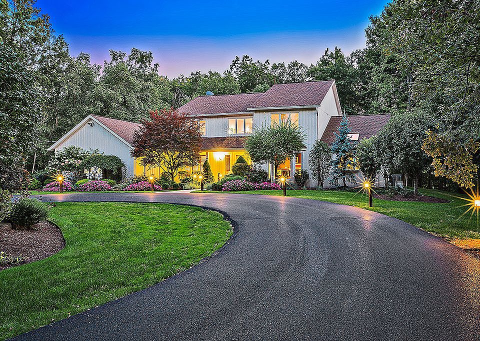 1st image of 90 N Strawberry Ln