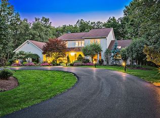 90 N Strawberry Ln, MORELAND HILLS, OH