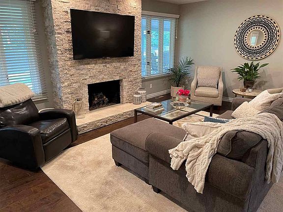 3rd image of 2344 N Hathway Cir