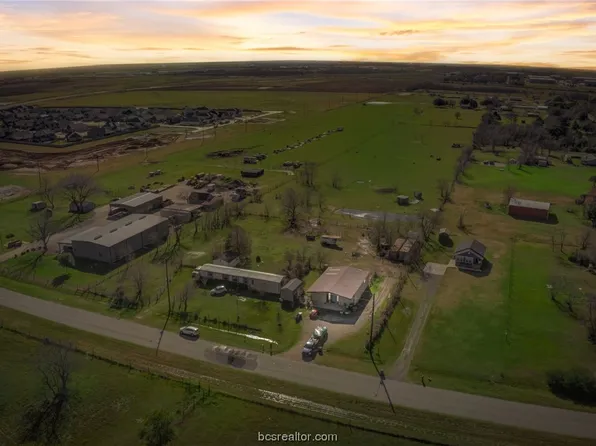 34427 Owens Rd, Hempstead, TX 77445