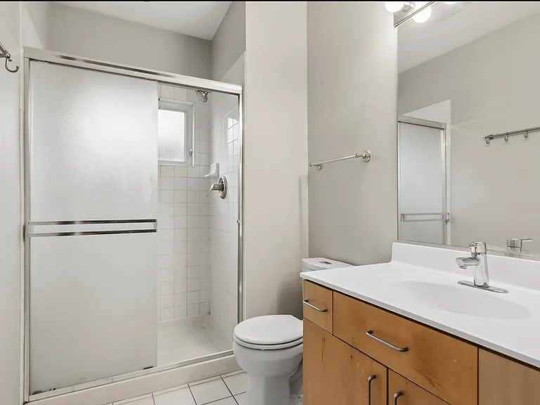 2135 N Southport Ave #301 — Photo 8