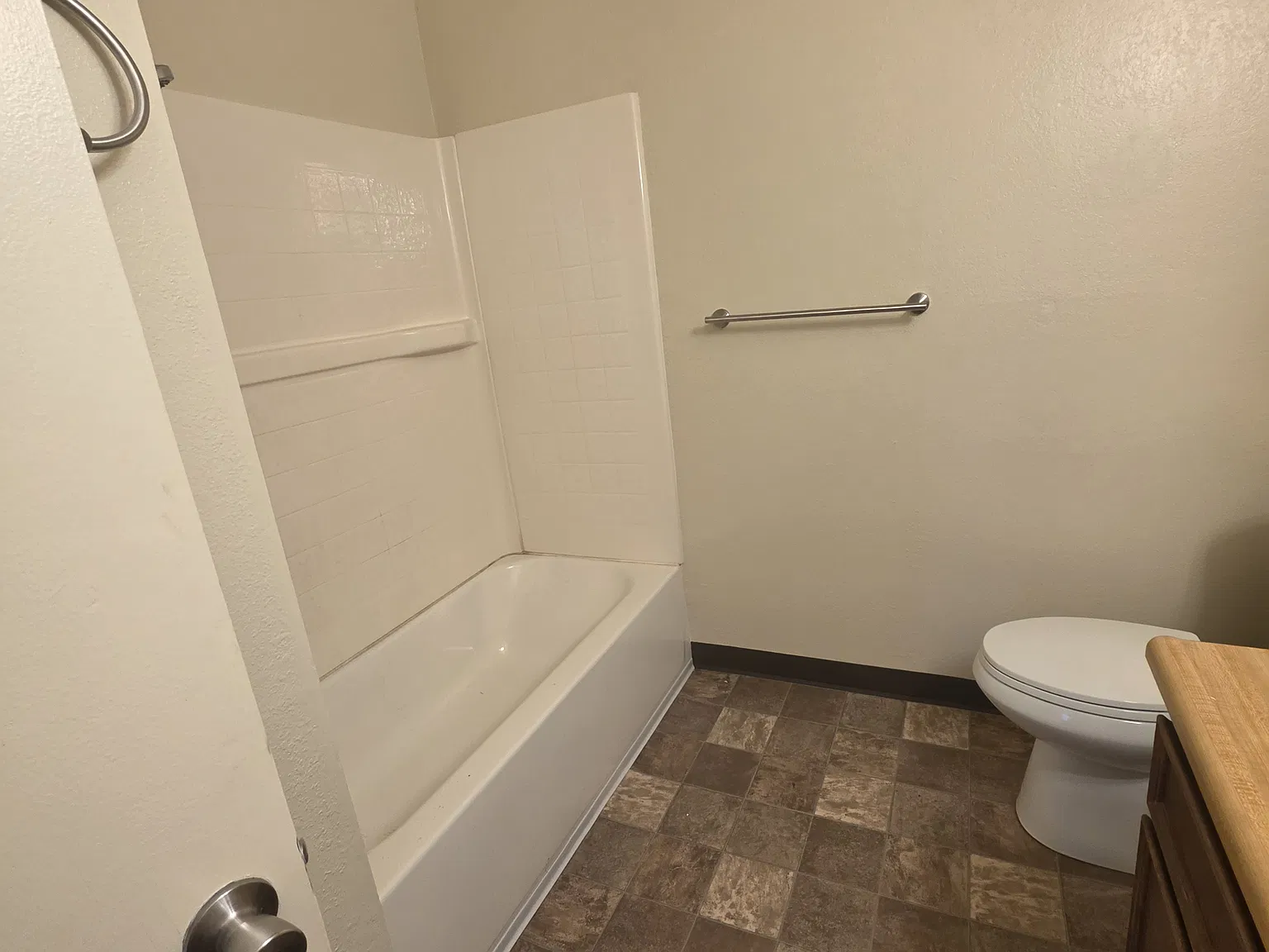 2 bed, $1,100 — Photo 4